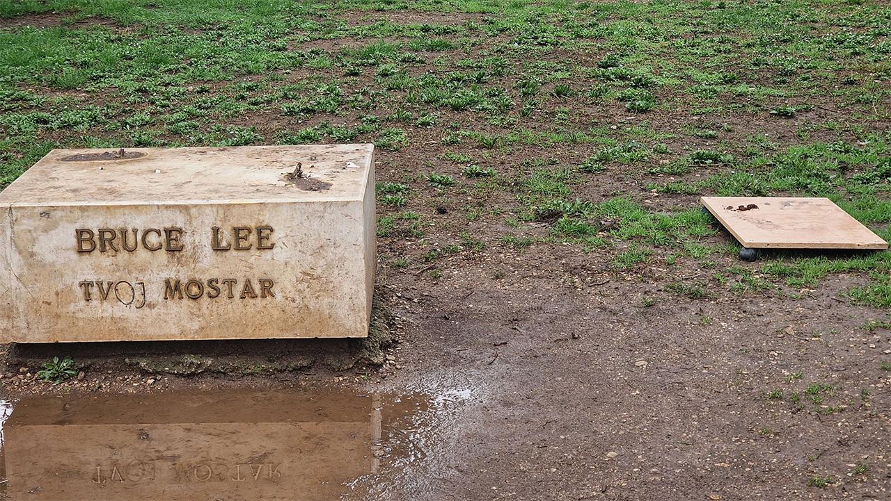 bruce-lee-nestanak.park_.3.jpg (324 KB)
