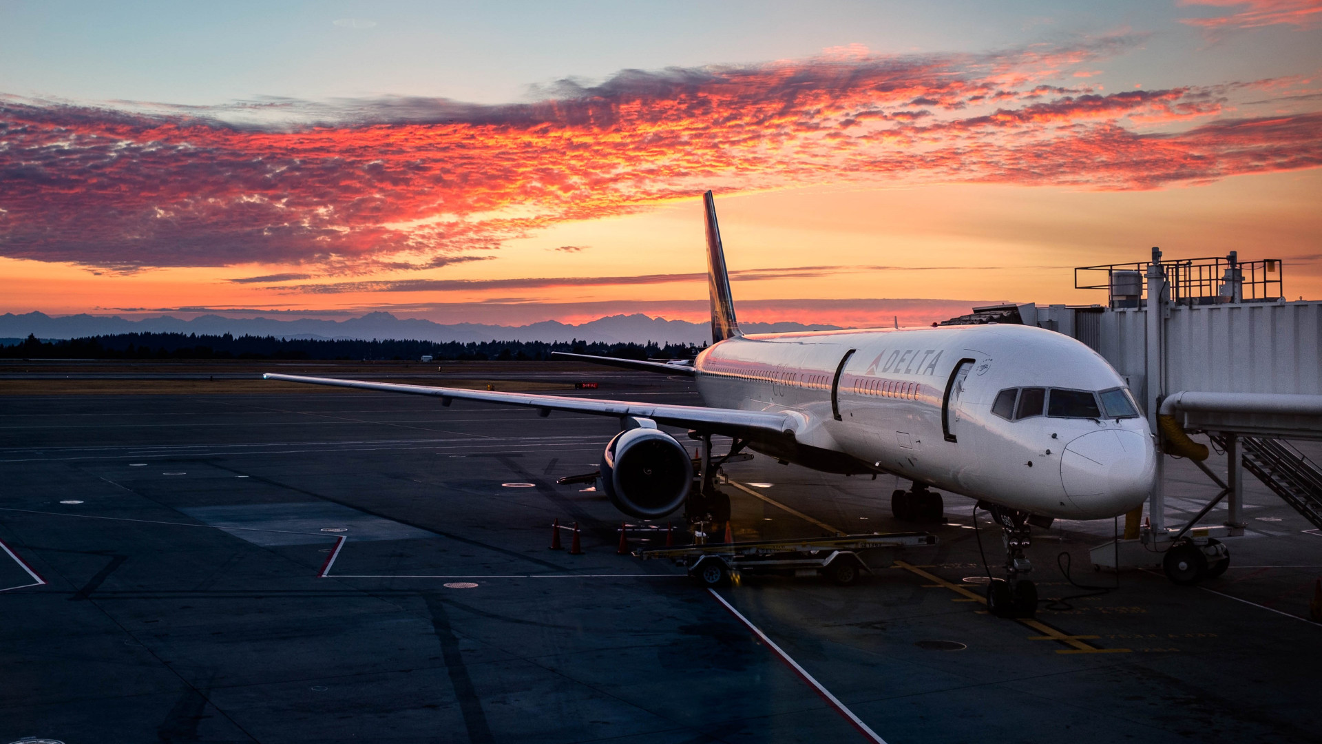 airplane-on-seatac-international-airport-picture-1920x1080_67679-mm-90.jpg (444 KB)