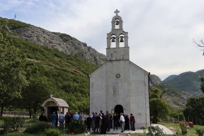 Manastir zupci2.jpg (40 KB)