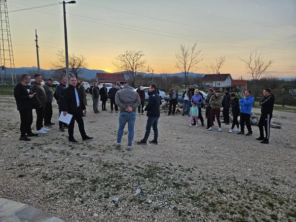 bileca bolnica protest.jpg (61 KB)