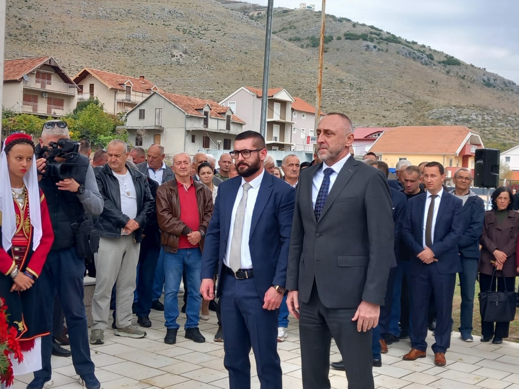 Osvetanje spomenik gorica3.jpg (182 KB)