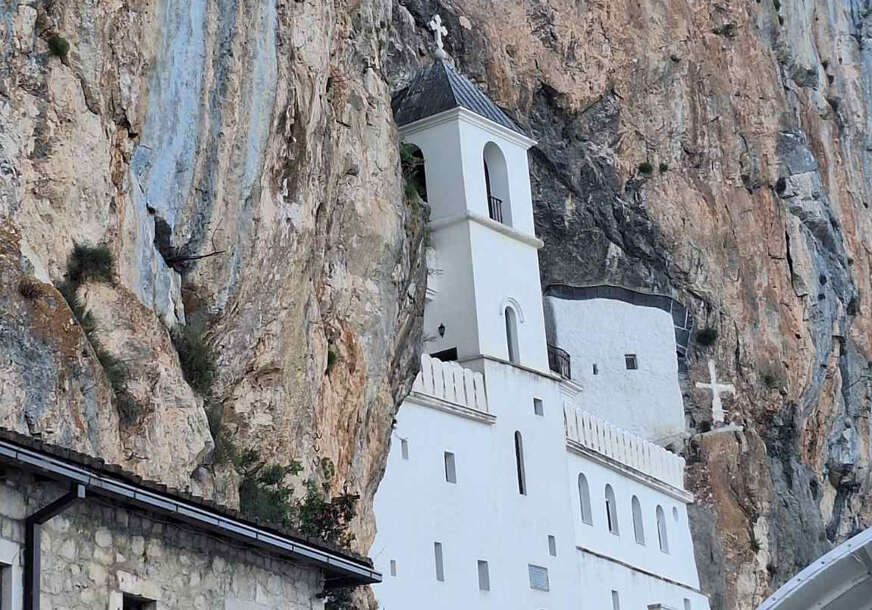 Manastir-Ostrog-1-872x610 (1).jpg (128 KB)