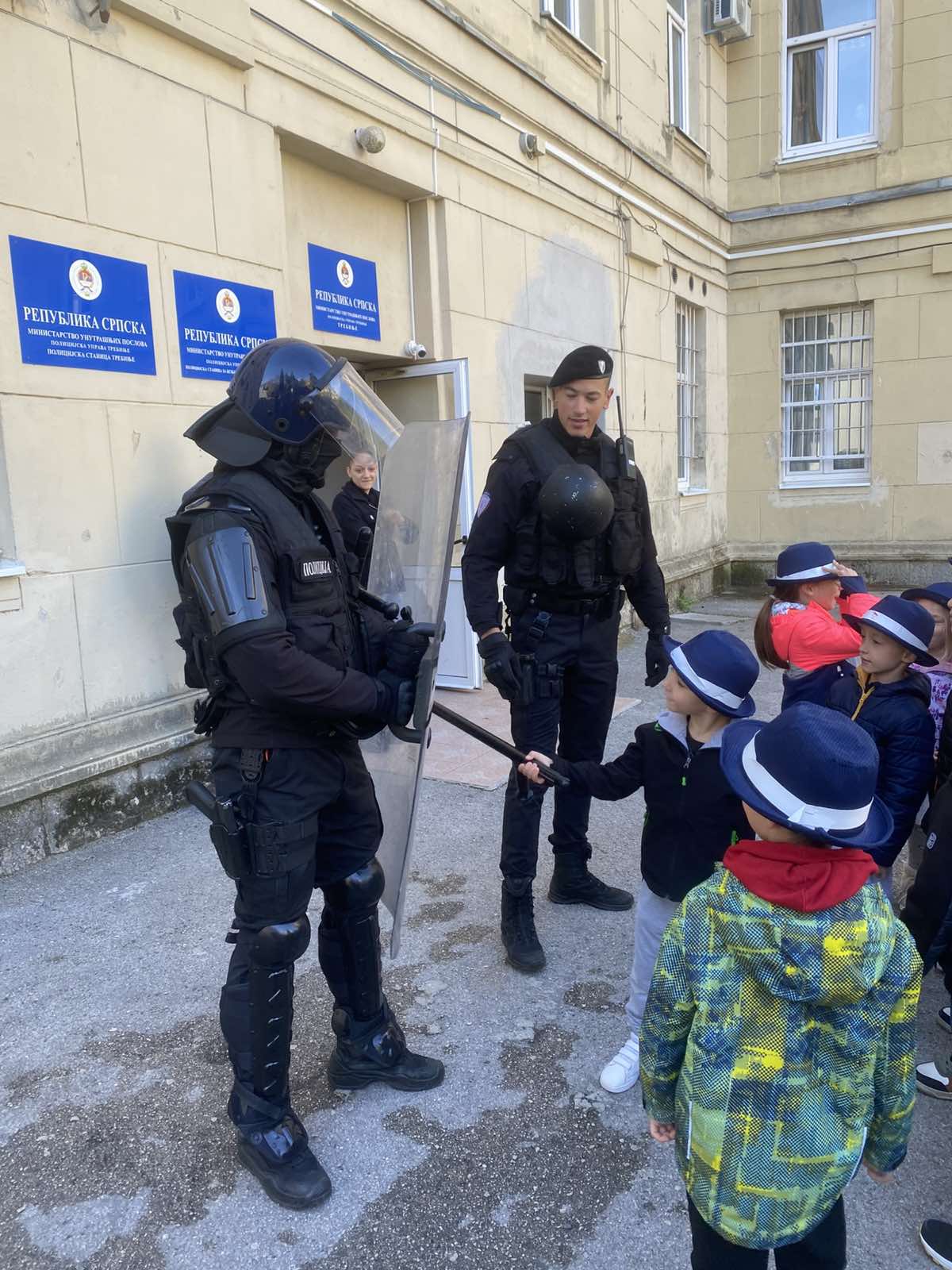 policija-djeca3.jpg (215 KB)