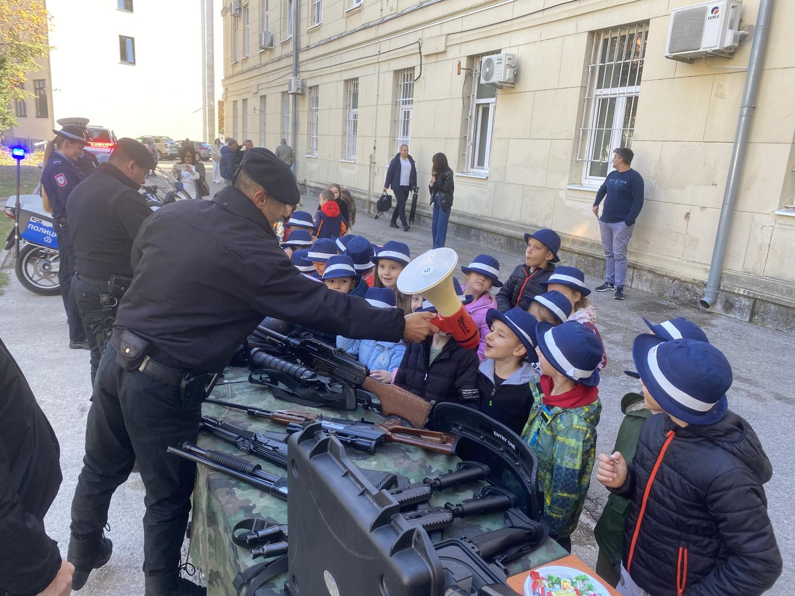 policija-djeca4.jpg (247 KB)