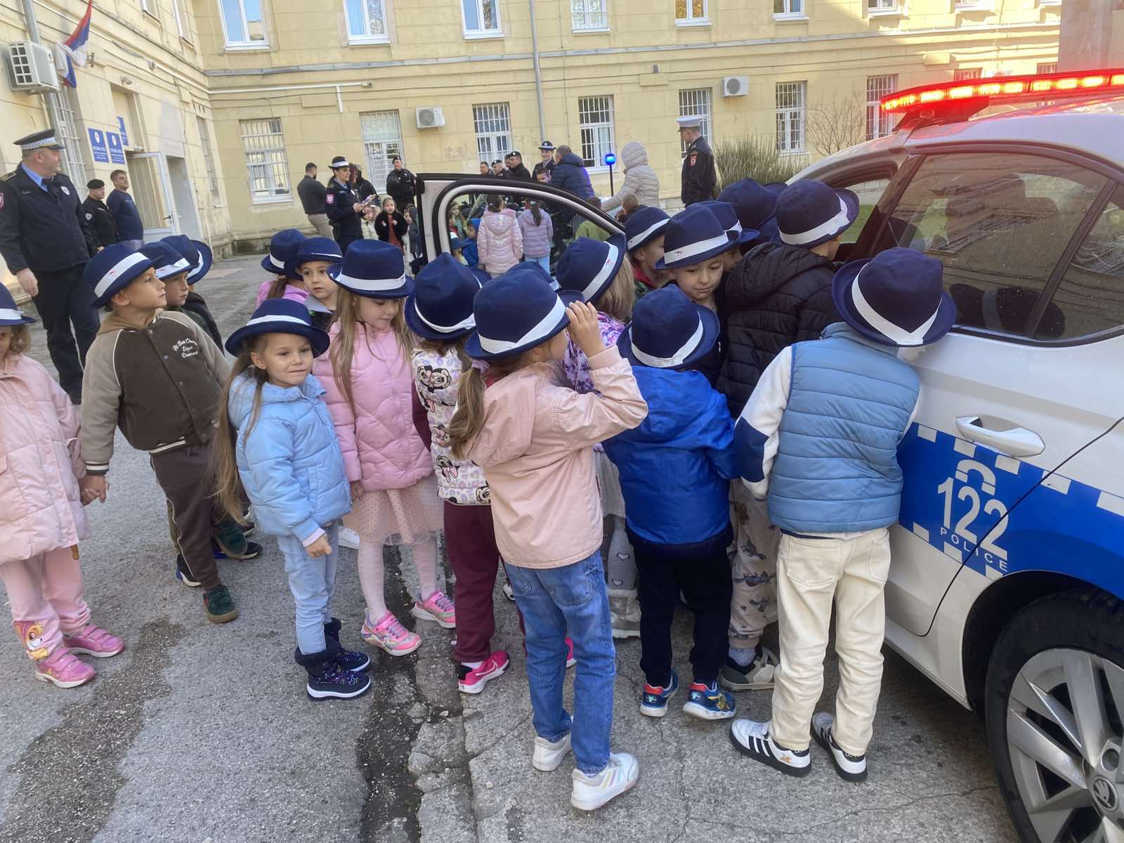 policija-djeca6.jpg (208 KB)
