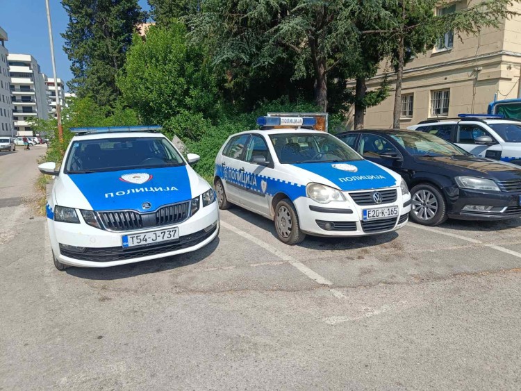 policija-tb-auta (1).jpg (167 KB)
